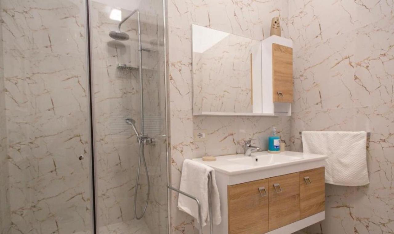 Vila Ferdinand Modern Rooms In Tirana'S Center Exterior foto
